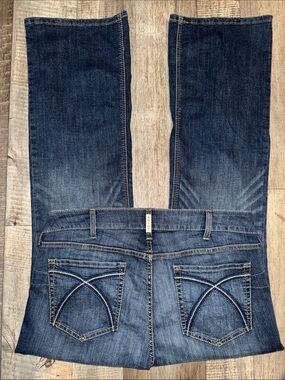 Ariat Medium Blue Jeans with Contrast Pocket Stitching-size 34